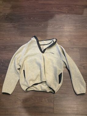 L.L. Bean Men's Light Gray V‑Neck Fleece Pullover with Black Trim